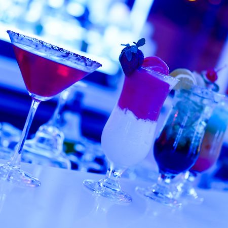 فندق بلاسيو موندو إمبريال أكابولكو المظهر الخارجي الصورة A cosmopolitan cocktail