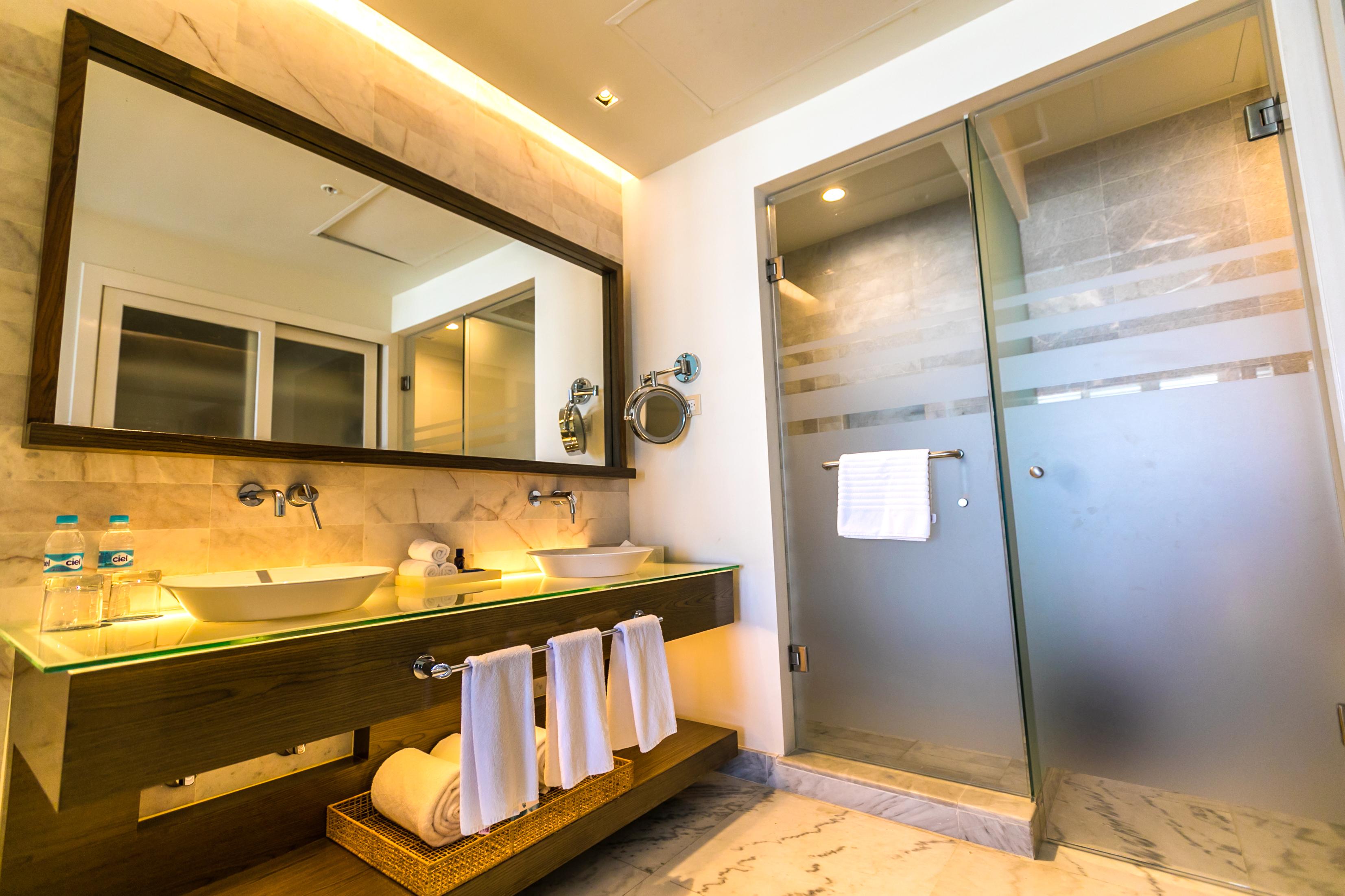 فندق بلاسيو موندو إمبريال أكابولكو المظهر الخارجي الصورة A bathroom in a hotel