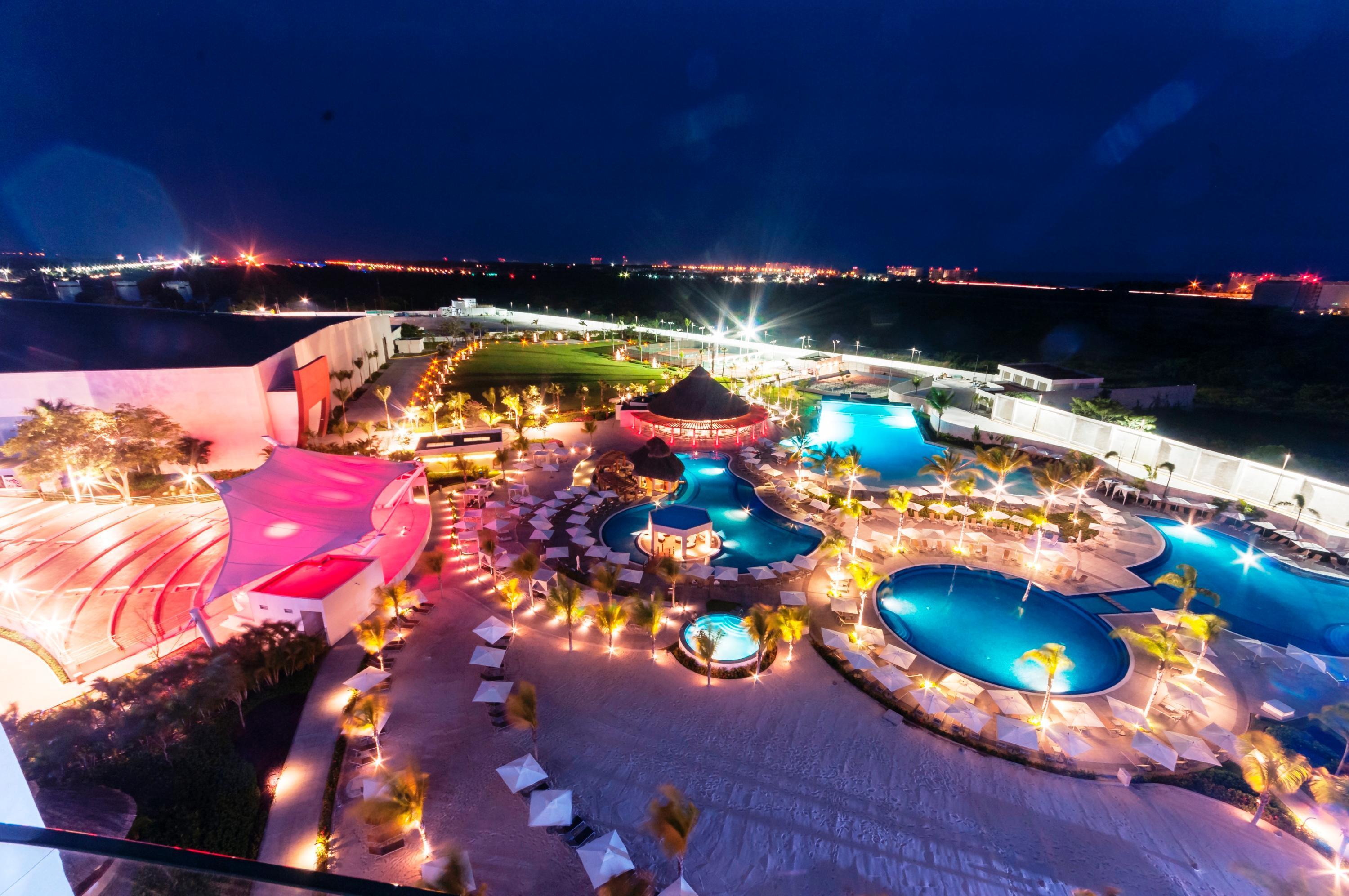 فندق بلاسيو موندو إمبريال أكابولكو المظهر الخارجي الصورة Hard Rock Hotel Cancun
