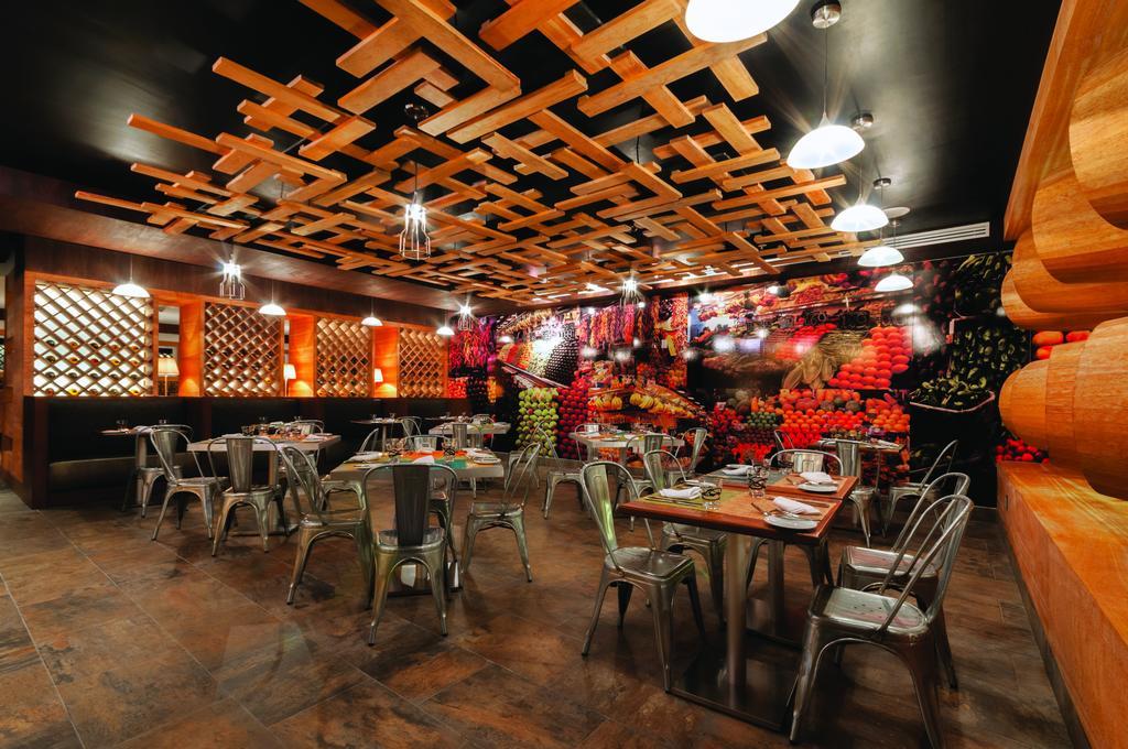 فندق بلاسيو موندو إمبريال أكابولكو المظهر الخارجي الصورة Interior of a restaurant in the resort