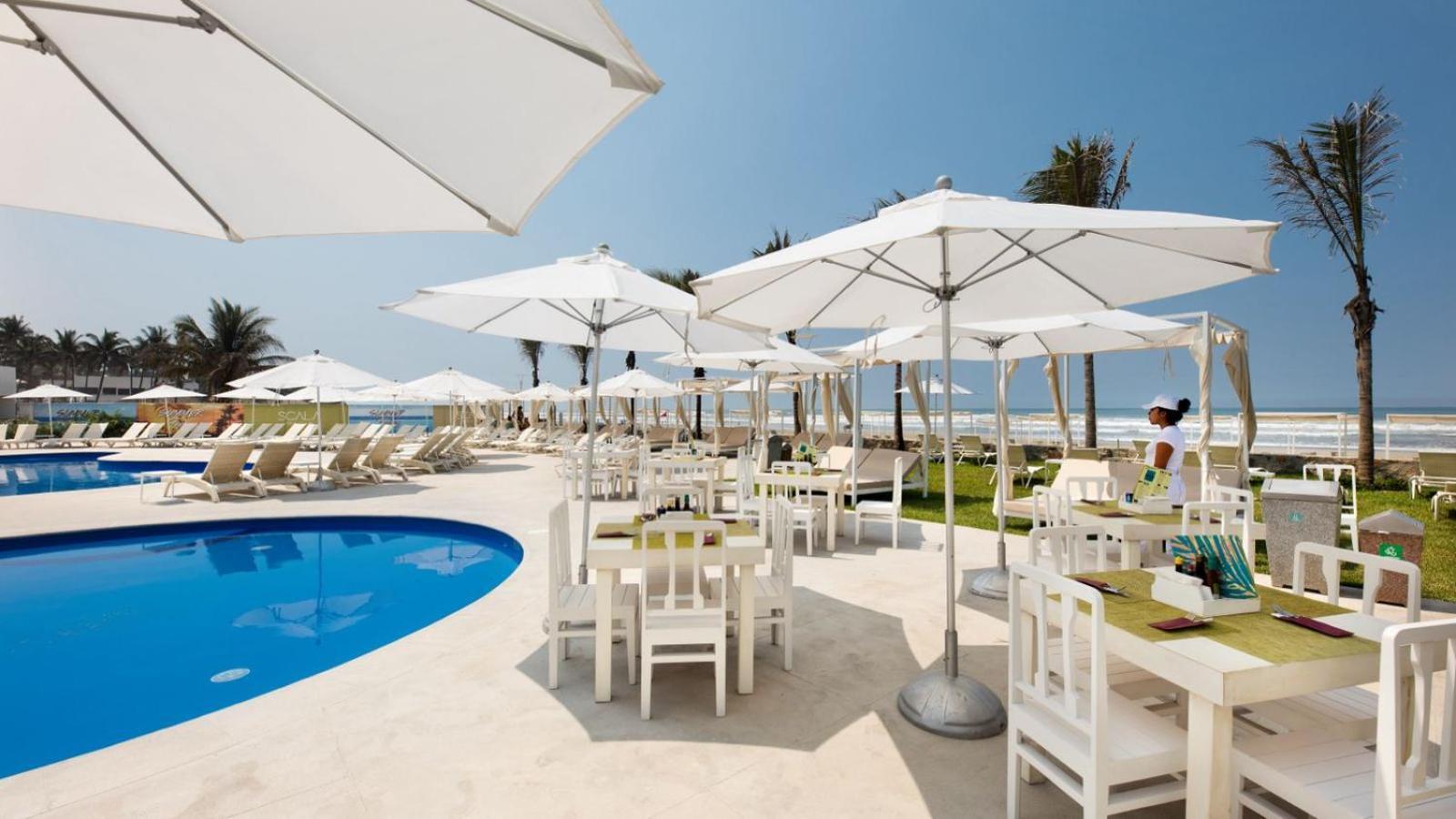 فندق بلاسيو موندو إمبريال أكابولكو المظهر الخارجي الصورة The beach at the resort