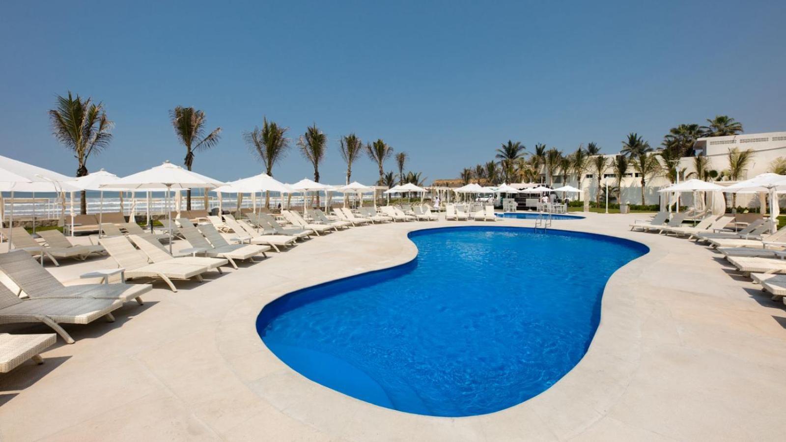 فندق بلاسيو موندو إمبريال أكابولكو المظهر الخارجي الصورة The swimming pool at the Iberostar Grand Hotel
