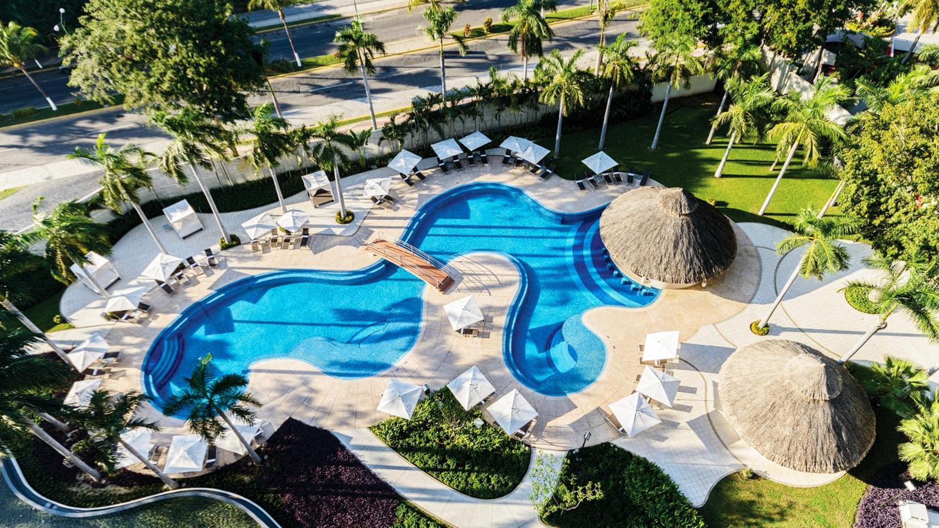 فندق بلاسيو موندو إمبريال أكابولكو المظهر الخارجي الصورة Aerial view of the pool at the Hotel